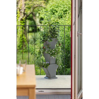 Torre di coltivazione auto-irrigante